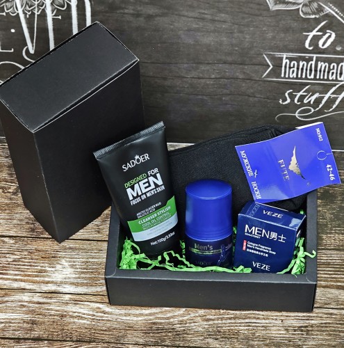 Подарочный набор для мужчин из 4 продуктов (Дезодорант + Мыло + Пенка + Носки)