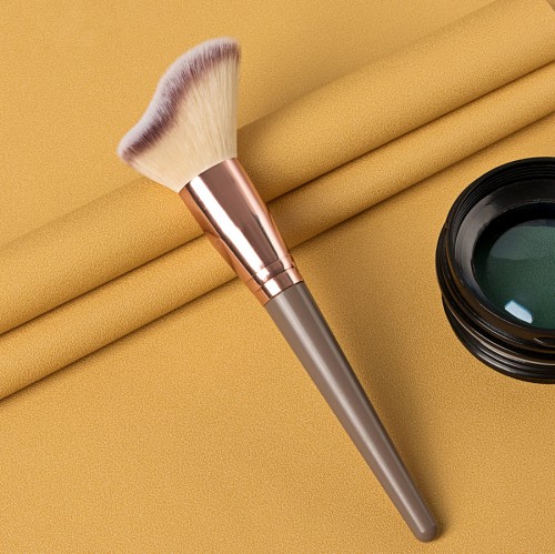 Кисть скошенная волна для пудры, контуринга и румян