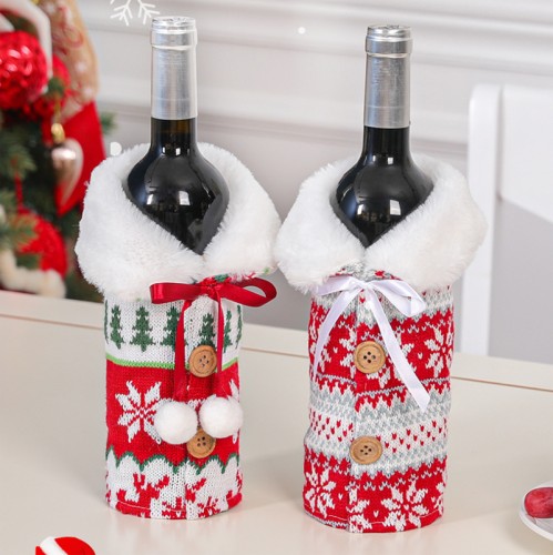 Чехол вязаный для бутылки "Пальто с воротником" (Вид: Рисунок с елками)