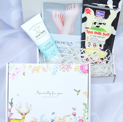 Бьюти-бокс Весенний лес (Скраб, Маска-носочки, Крем для тела)